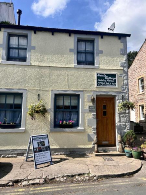Historic 1601 Nettle Cottage near Lake District
